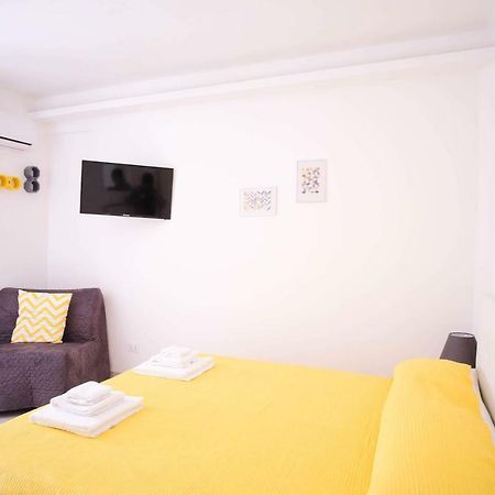 Charme & Chic Studios - Bari Centro Luaran gambar