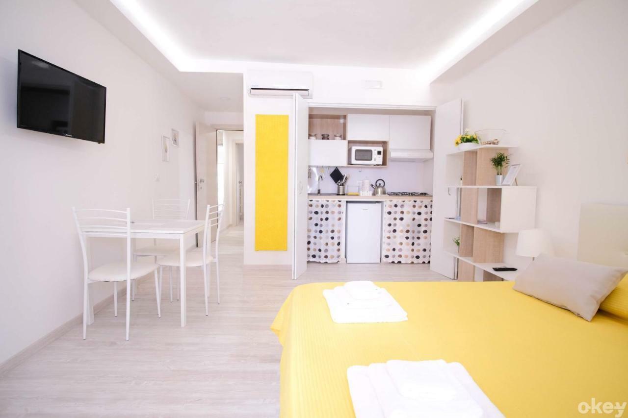 Charme & Chic Studios - Bari Centro Luaran gambar