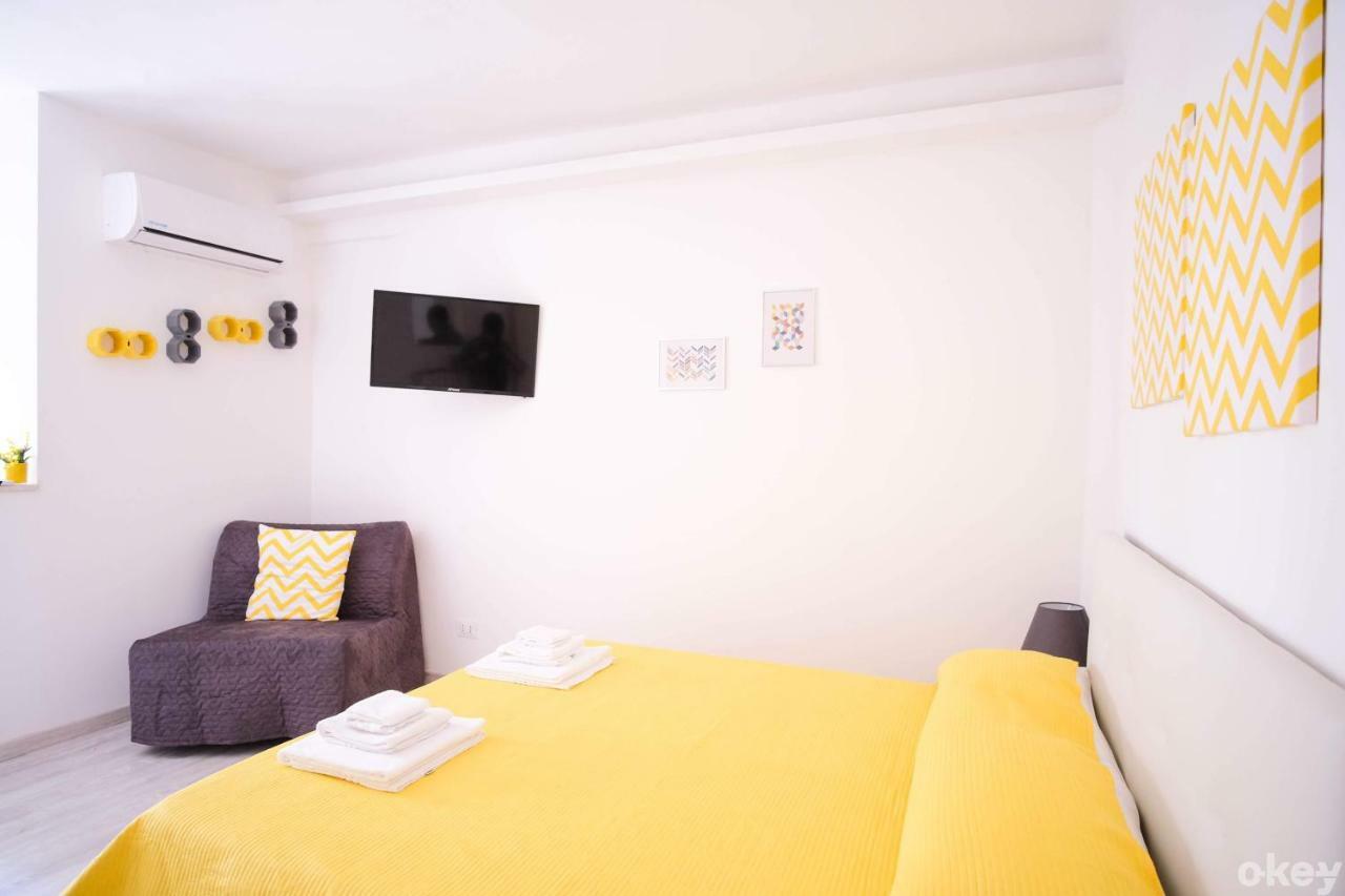 Charme & Chic Studios - Bari Centro Luaran gambar